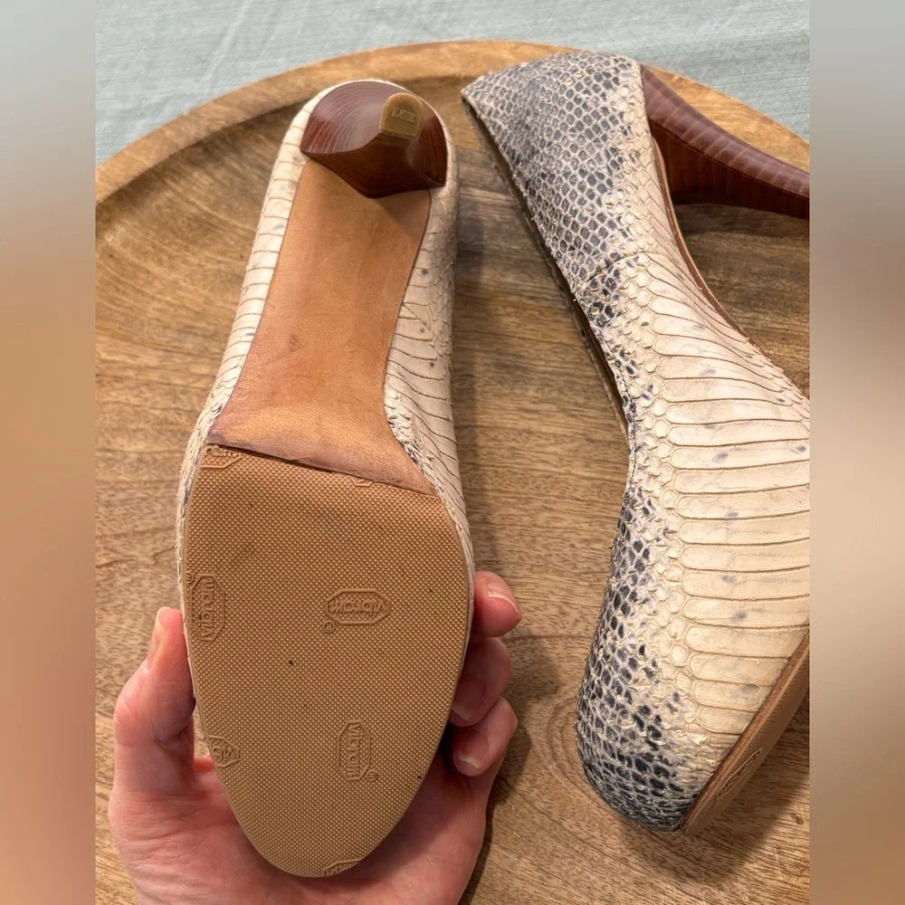 Stuart Weitzman Snakeskin Reptile Patterned Heels in Cream and Gray 7.5